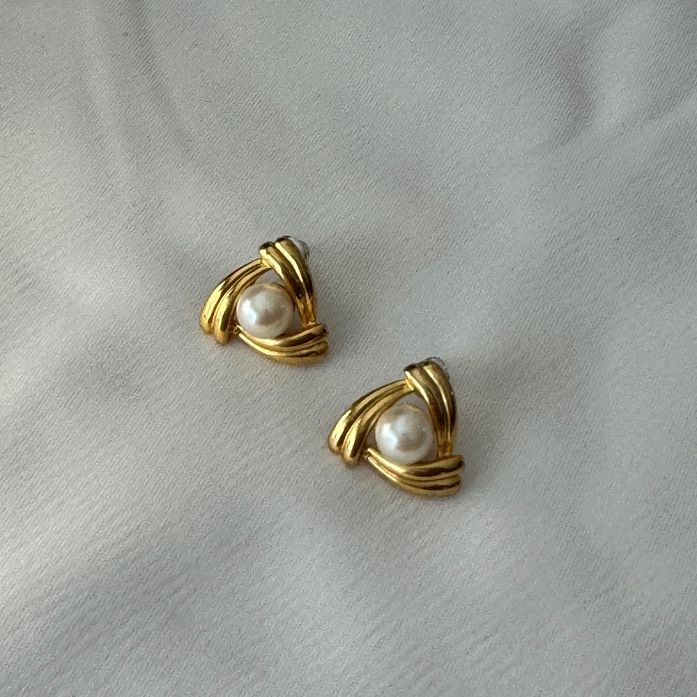 Vintage TAT Gold Plated Pearl Stud Earrings